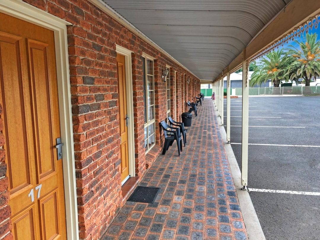 32 beautifully appointed, pristine, spacious ground floor rooms at the Leeton Heritage Motor Inn
